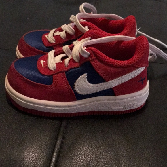 Toddler Boy Nike’s - Picture 3 of 4